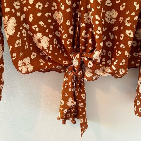 Everly Women’s Floral Bell Sleeve Tie Front Blouse Small - Picture 5 of 7